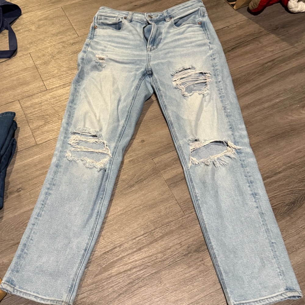 Light wash, high rise mom straight Jean